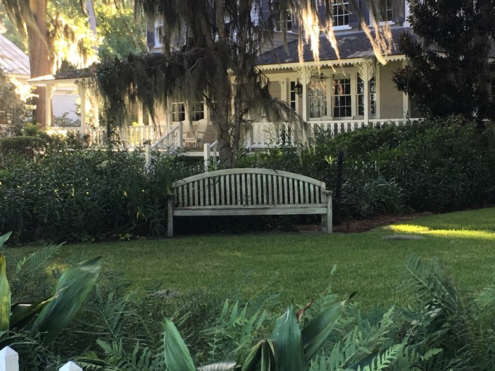 Maison à Savannah, sous les chênes couverts de mousse espagnole